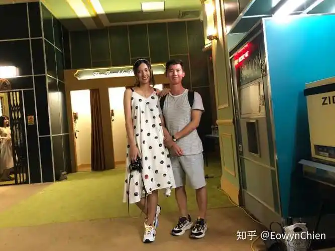 男生拥有一个身高175 ,身材又好,颜值又高,我爱的和爱我的女朋友是一