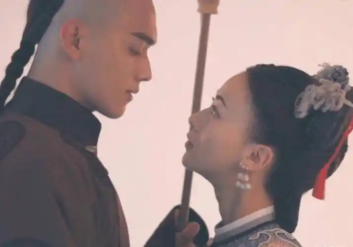 如果真像网传所说,将会由许凯和吴谨言出演《尚食》,这个组合还是挺强