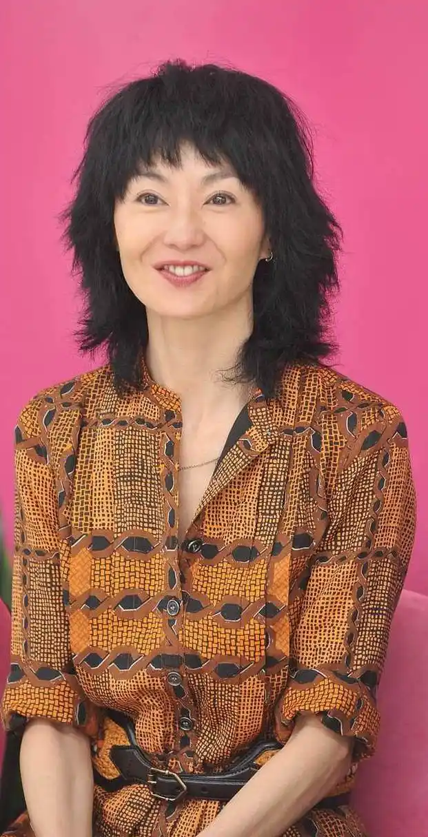 1990年的一档节目中,黄霑问张曼玉:"跟你拍过吻戏的男演员谁最坏?