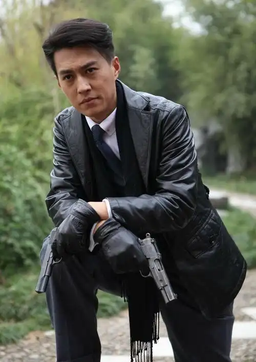 《伪装者》走红,遇到李健后,被大家称为"国民大哥"|靳东|李健|伪装者