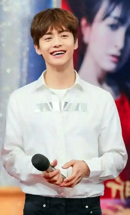 马天宇,一个笑起来像春风的男孩,网友:怎么这么好看呢!