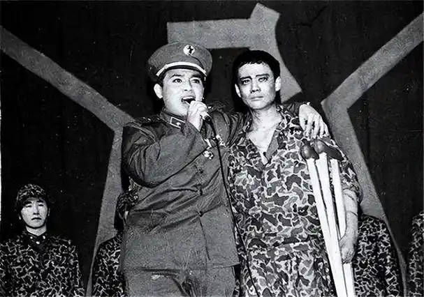 回顾独腿英雄徐良1987年登上春晚红极一时最后因谣言妻离子散