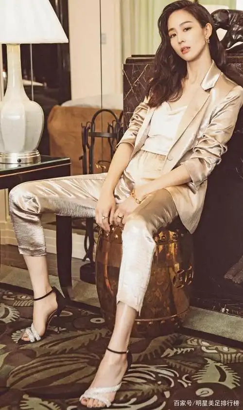 美腿玉足:张钧甯