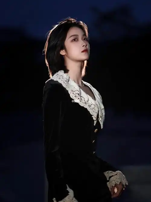 好像不小心拍了一组鞠婧祎同款写真