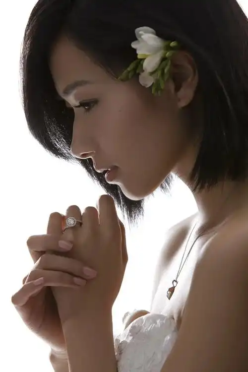 万茜侧脸好优越,正脸相对就一般了