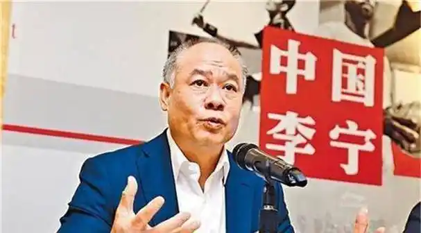 原创57岁体操王子李宁现状身价百亿面容沧桑妻子58岁仍美如少女