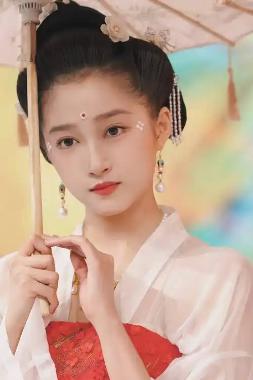 原创关晓彤把王牌对王牌的造型挖走吧这可比她的红毯出彩多了