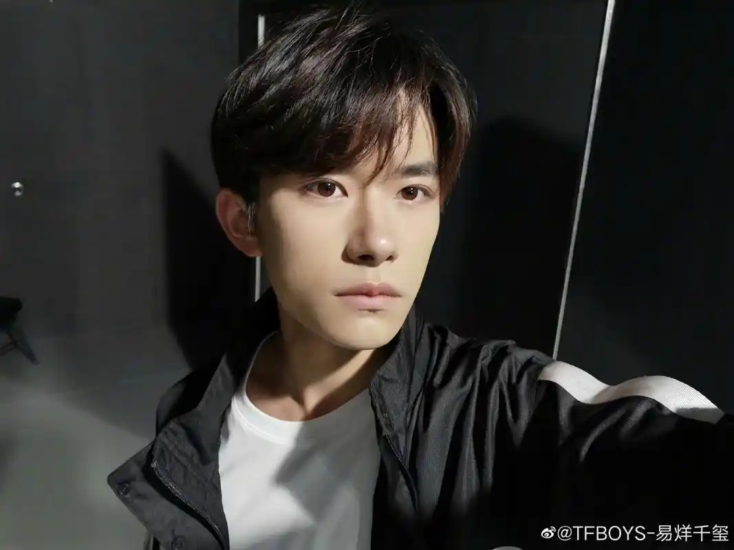 易烊千玺更博放自拍621我们不见不散