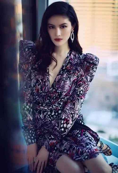 何穗昔日言论曝光曾有移民国外的想法但因需要多缴税而放弃