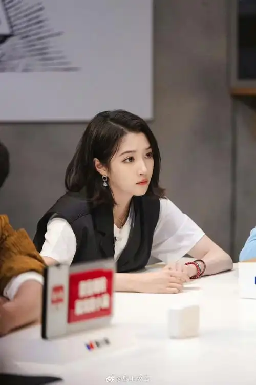 关晓彤道出的早嘉宾都熟人