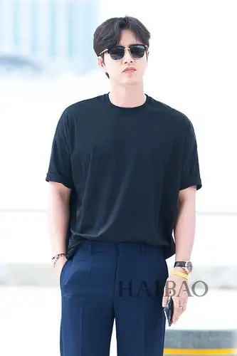 朴海镇2016年6月8日韩国仁川机场街拍 (飞台湾)