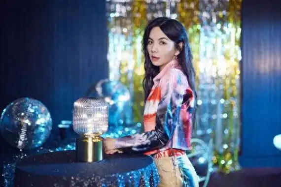 ella无预警宣告喜讯揪尪孵出爱的结晶闪炸了