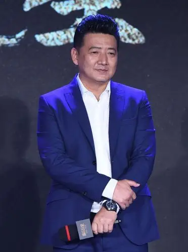 男神王砚辉气质非凡,独特的穿搭风格,帅呆了!