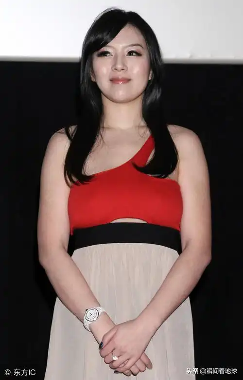 刘品言气质亮相 女人味十足 网友:她真是长胖了