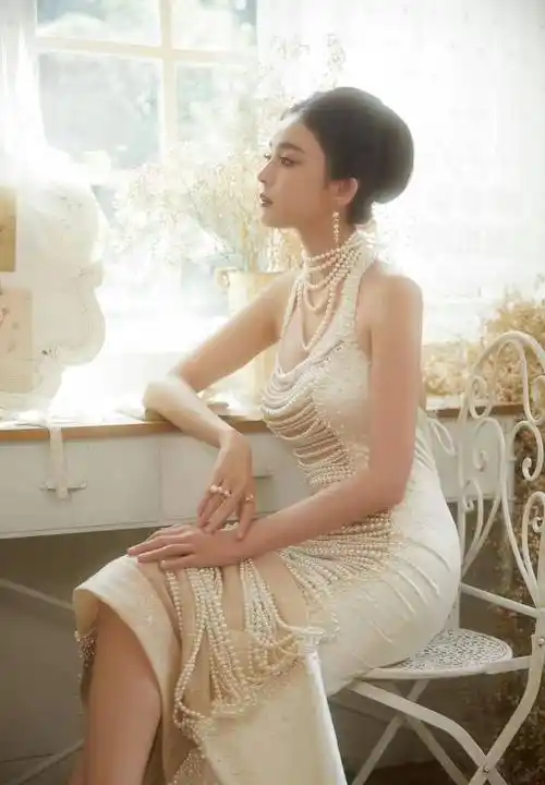 古力娜扎视觉冲击力很强,这个造型非常漂亮!_风格_时尚_服装