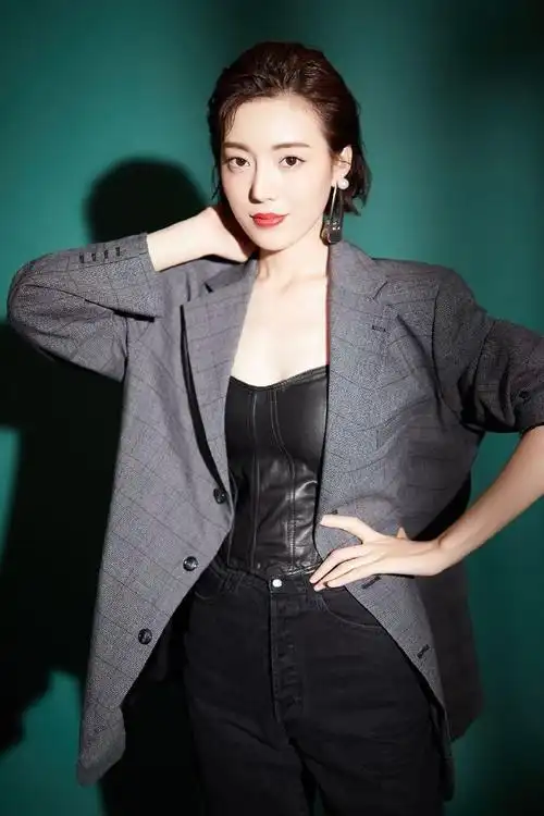 何美璇摩登时尚性感写真图片19