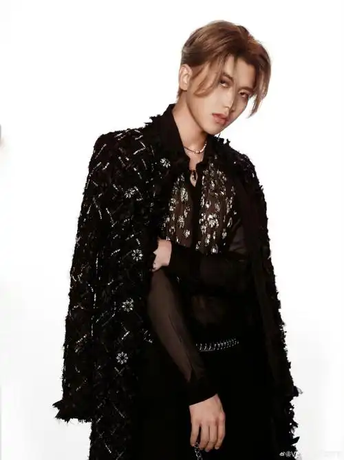 蔡徐坤秋冬高定