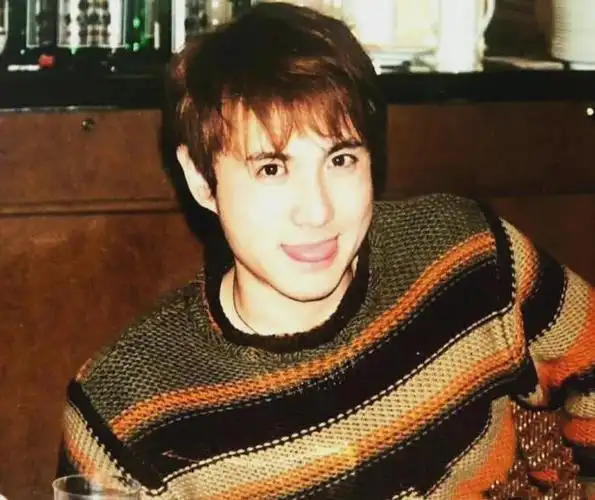 年轻时沈腾的照片,都说年轻时很帅是"军艺校草",其实也很一般_网易