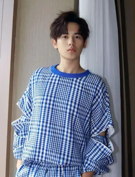 >首页>新闻中心>新闻详情2015年4月,主演奇幻喜剧《快乐酷宝2》,在剧