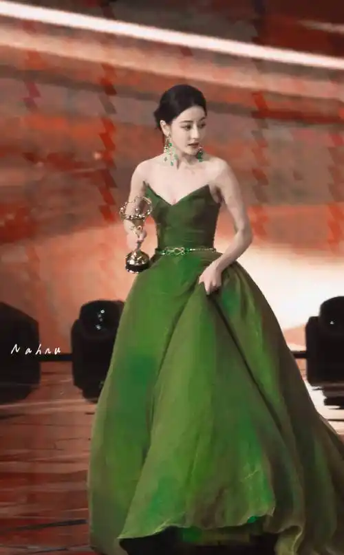 娜扎热巴微博之夜惊艳同框!