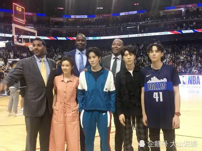 183cm的范丞丞和180cm的mike同框,谁谎报了身高?