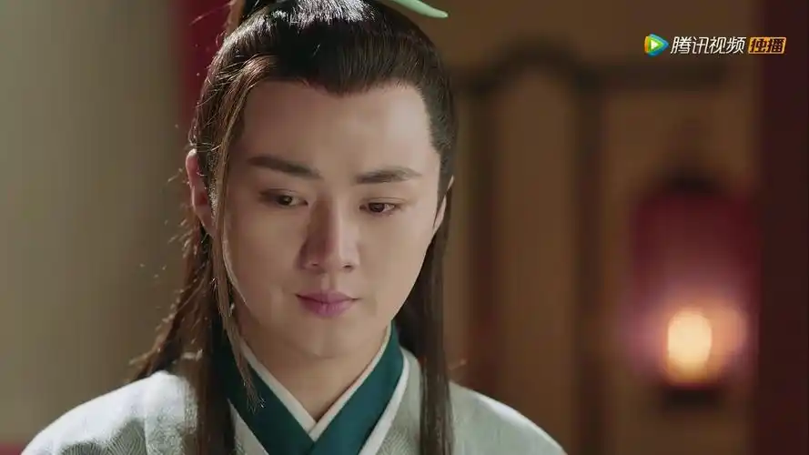 余少群# #余少群花谢花飞花满天# 千呼万唤始出来的柳公子,艳压群芳