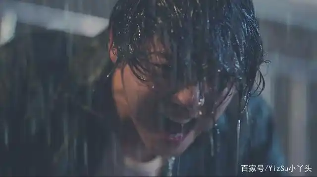 我最喜欢的就是鹿晗这雨中的几场哭戏了,我还特意截了几张动图.