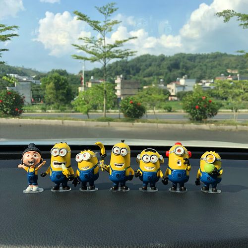 公仔卡通车内饰品创意车载可爱车上装饰品仪表台 小女孩小黄人7个 胶
