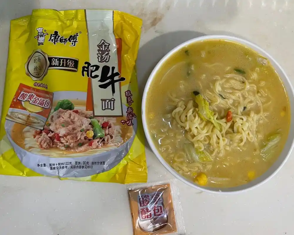 三块钱能吃到的金汤肥牛!方便面测评· 康师傅金汤肥牛面    - 抖音
