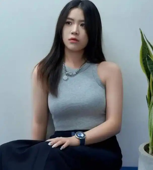 23岁杨倩罕见晒性感照片,为进娱乐圈做准备?夺冠后成绩一落千丈