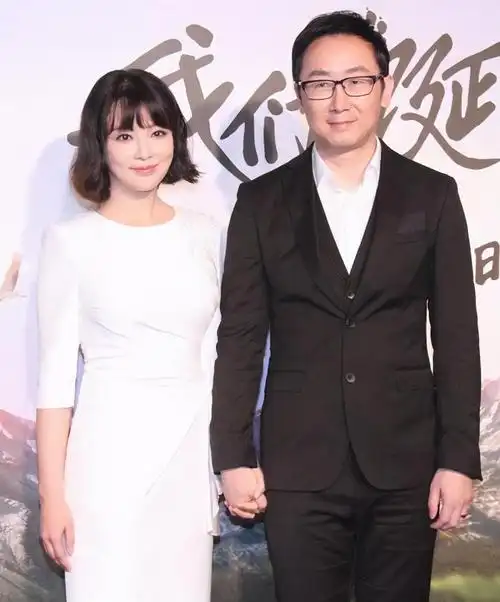 回顾主播胡蝶嫁大12岁导演丈夫婚后生一男一女如今幸福美满