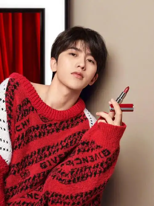 蔡徐坤百变酷美彩妆代言写真图片