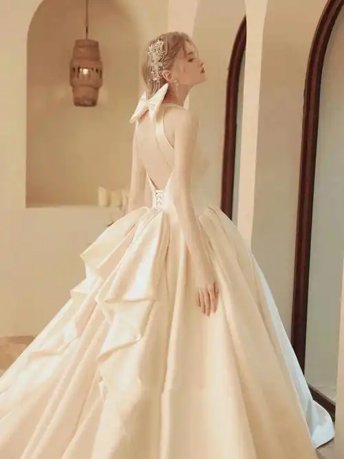 缎面露背大婚纱