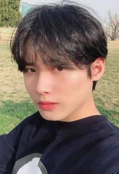 男生短头发剪空气刘海发型