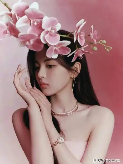 25岁杨超越,如此性感!傲人身材彻底出圈!_女神_魅力_梦想