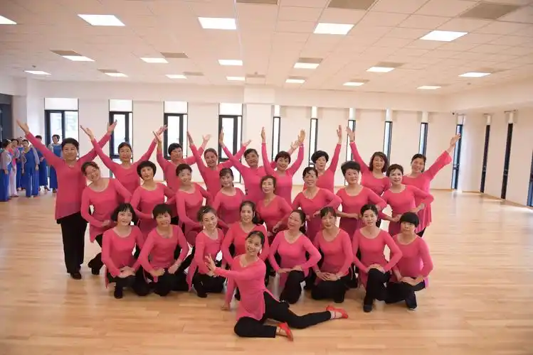 舞蹈结束后的最后造型