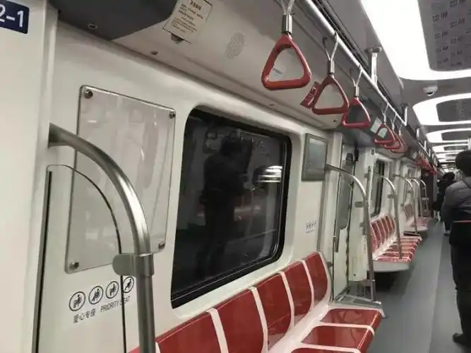 实探地铁2号线 颜值爆表刷爆朋友圈