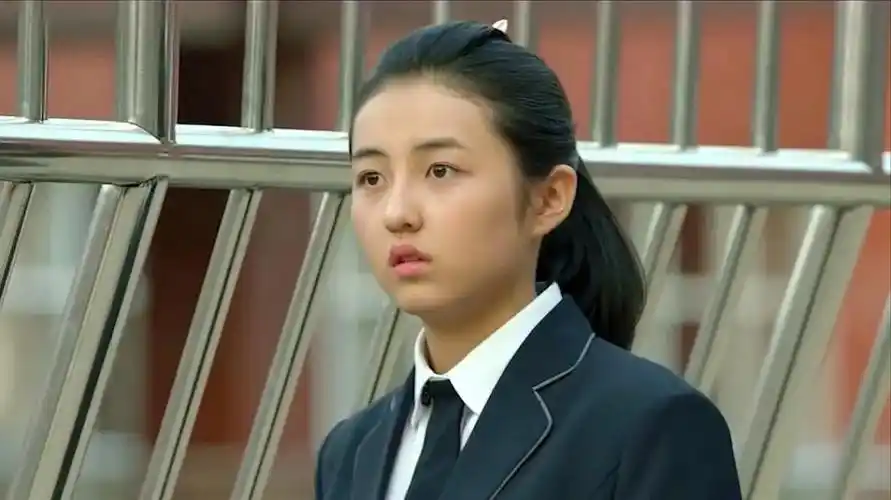 零零后演技担当张子枫,剧中饰演方朵朵,表示面对赞誉要适当屏蔽|电视