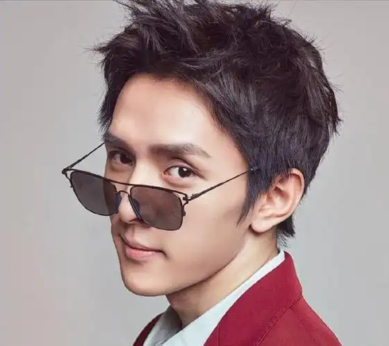 李佳琦学历是真的吗个人资料简介李佳琦高中学历曾就读南昌大学