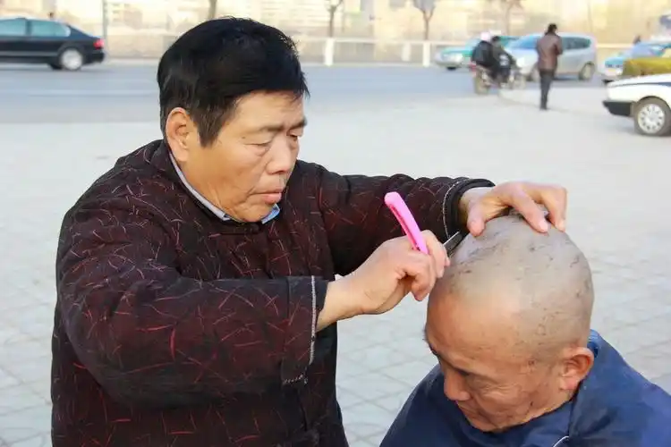最后的街头手艺 剃光头