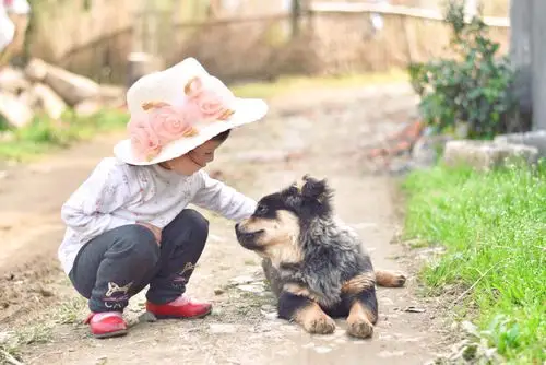 一对好朋友～小朋友和小狗狗,真可爱呀