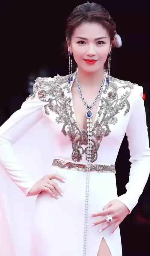 刘涛-温柔甜美 魅力性感 美丽大方 惊艳美照!_人生_毕业_南昌