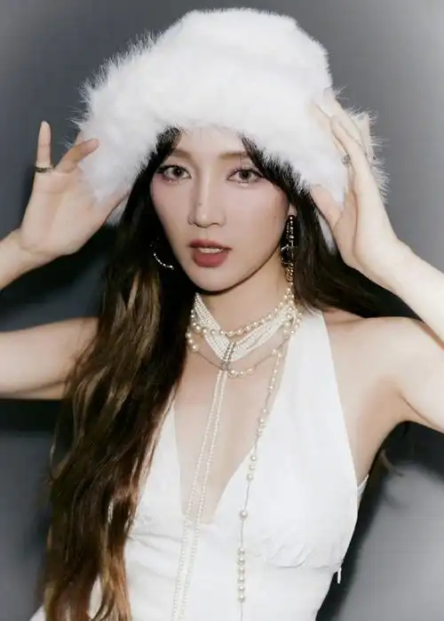 孟佳自拍 天然的松弛感