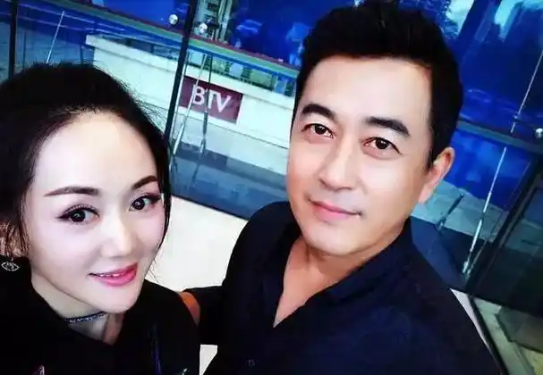 王志飞的三个老婆照片_王志飞老婆_王志飞