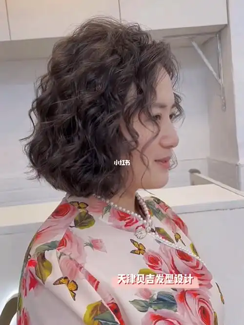 甜美优雅蛋卷头蓬松慵懒减龄女生烫发发型