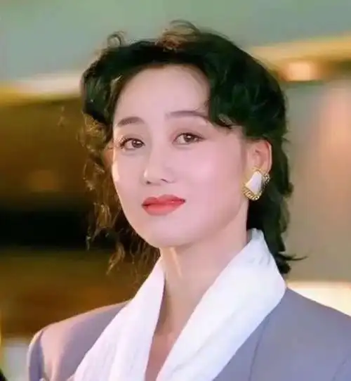 利智个人简历(61岁利智罕现身) - 散下步