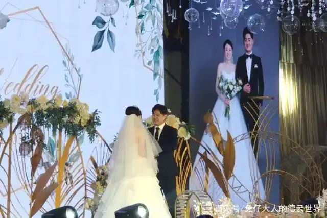 德云社李筱奎结婚,舅舅岳云鹏,师父栾云平登台致辞,满满的幸福