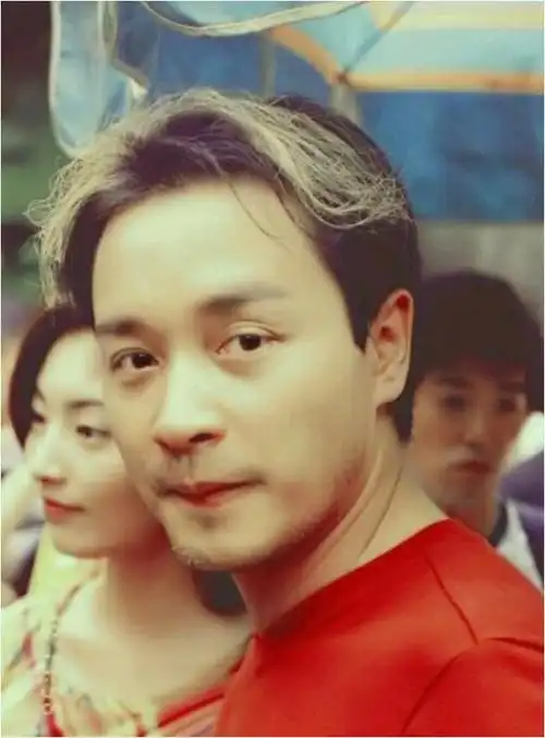 巨星张国荣艺术成就高感情选择遭非议唐鹤德之恋真挚获祝福