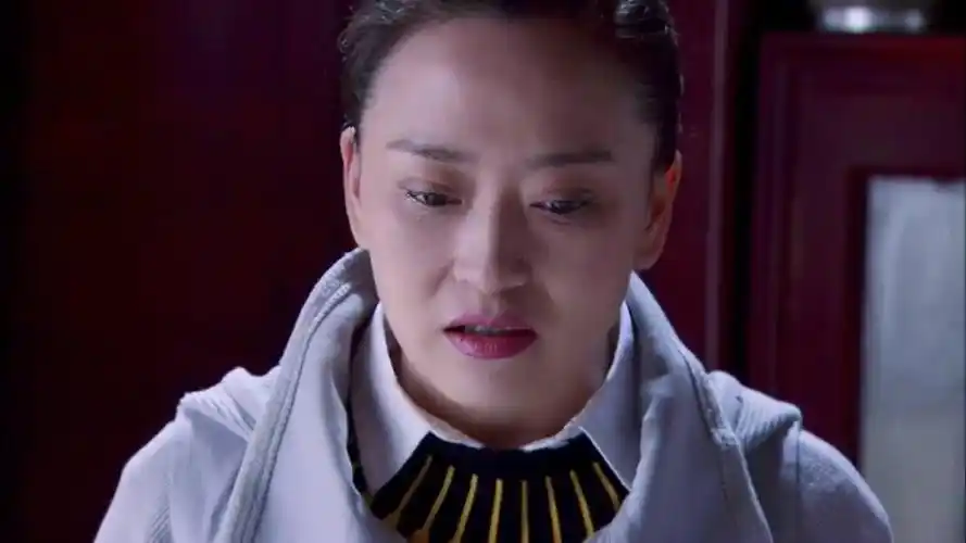 母爱如山:姐姐打工还钱,怎料竟然还兼多份职,下刻妹妹都惊了