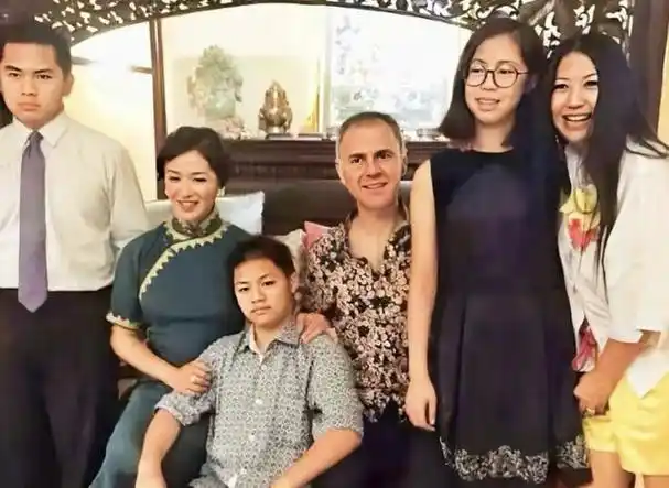 56岁金星在中国与汉斯复婚!狠狠打脸当初的无礼主持人